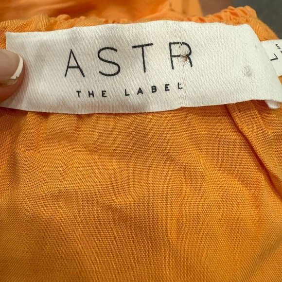 ASTR the label Revolve Aldrin cropped blouse puff sleeve size large off shoulder - Picture 4 of 9